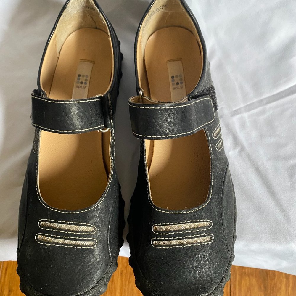 Apt 9 ECU Mary Jane with slip resistant sole six 7.5